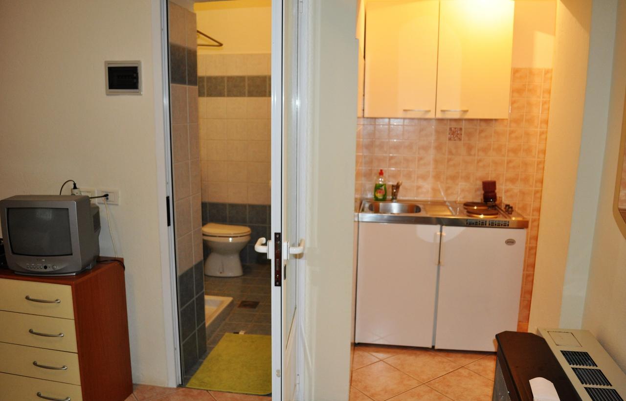 Tri Srca Apartments & Rooms ฟุนตานา ภายนอก รูปภาพ