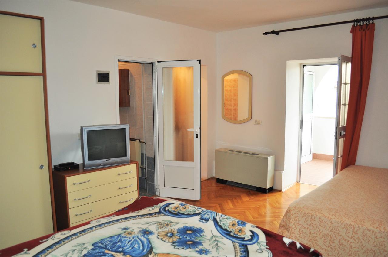 Tri Srca Apartments & Rooms ฟุนตานา ภายนอก รูปภาพ