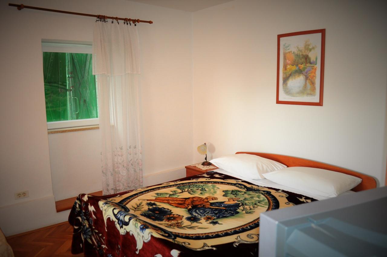 Tri Srca Apartments & Rooms ฟุนตานา ภายนอก รูปภาพ