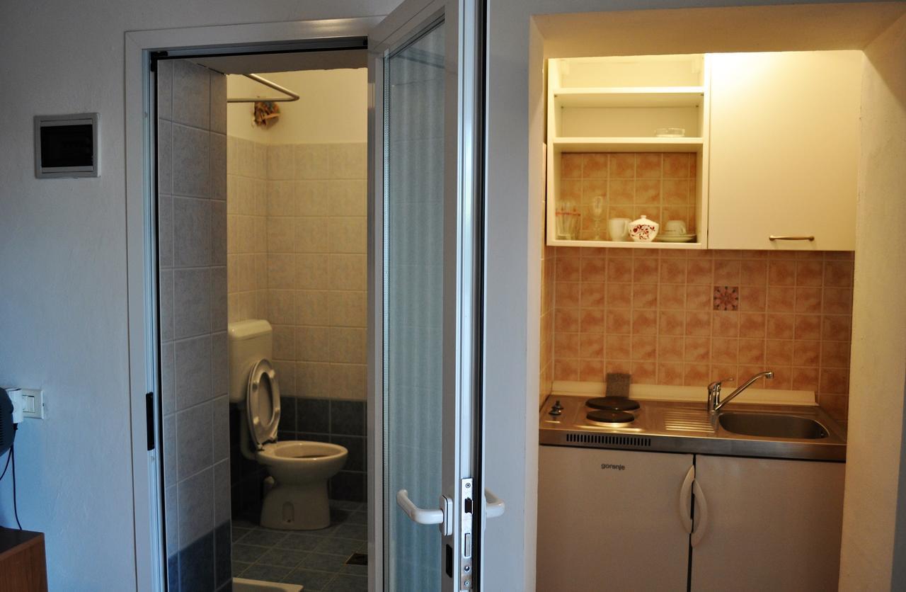 Tri Srca Apartments & Rooms ฟุนตานา ภายนอก รูปภาพ