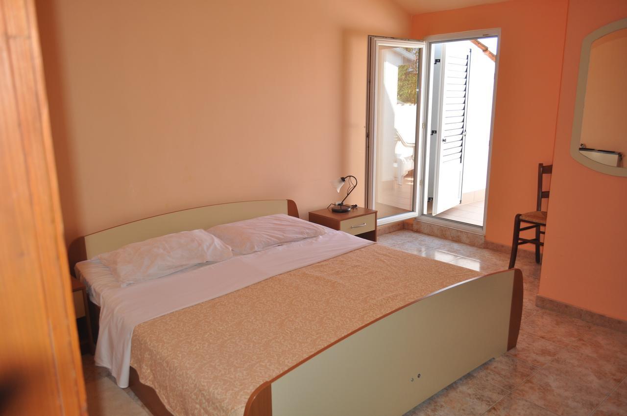 Tri Srca Apartments & Rooms ฟุนตานา ภายนอก รูปภาพ