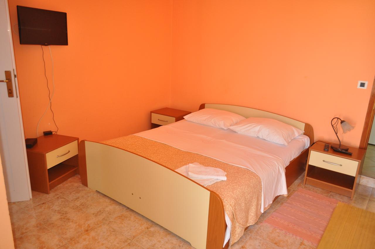 Tri Srca Apartments & Rooms ฟุนตานา ภายนอก รูปภาพ