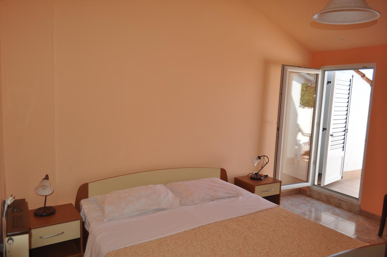 Tri Srca Apartments & Rooms ฟุนตานา ภายนอก รูปภาพ
