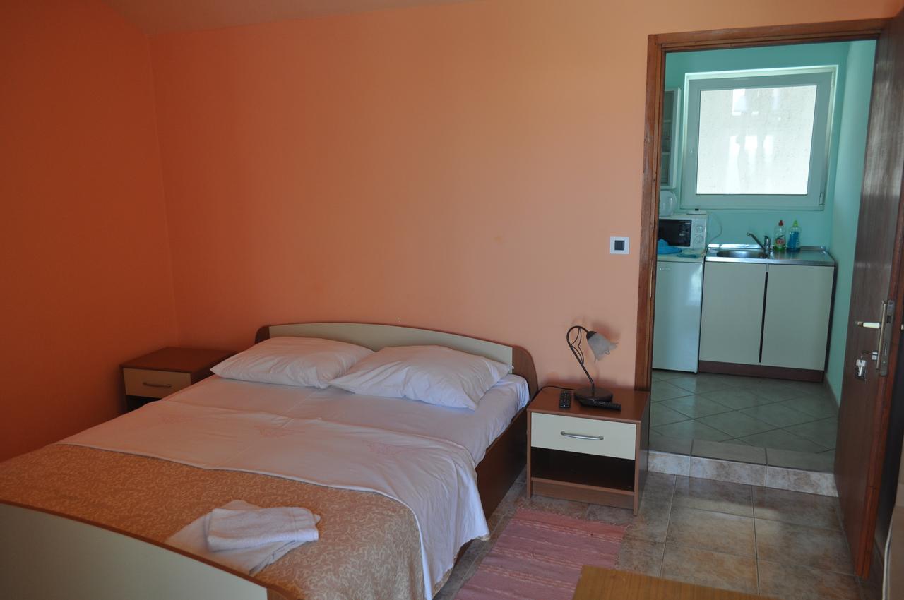 Tri Srca Apartments & Rooms ฟุนตานา ภายนอก รูปภาพ
