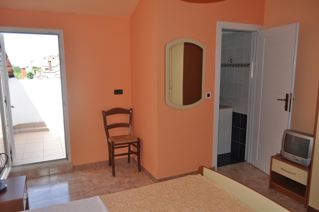Tri Srca Apartments & Rooms ฟุนตานา ภายนอก รูปภาพ